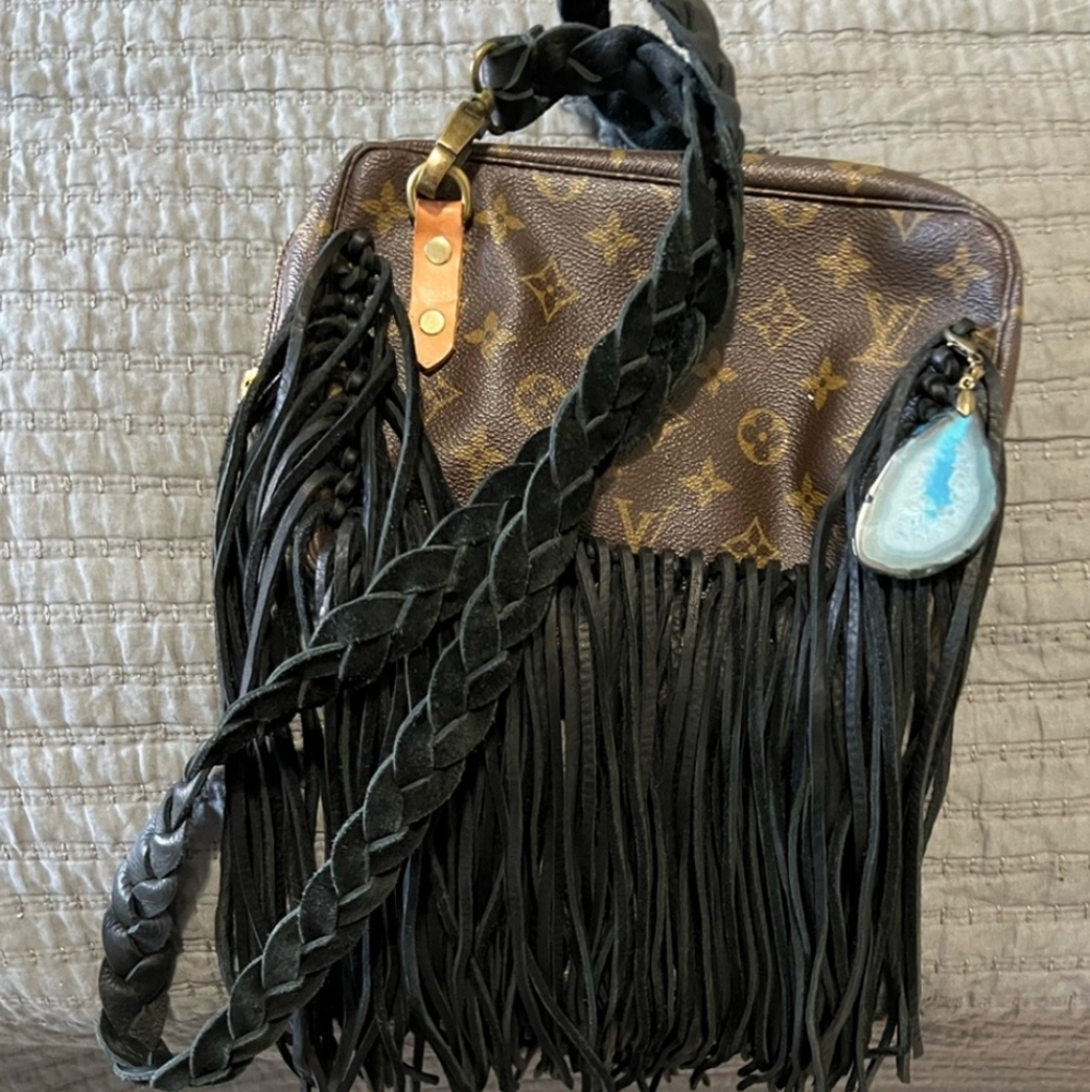 EUC like new Vintage Boho Louis Vuitton cross body bag